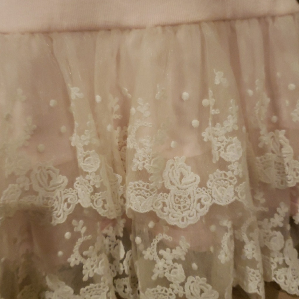 Sz 4 dress DILLARDS w gorgeous quality lace detail - Picture 2 of 4